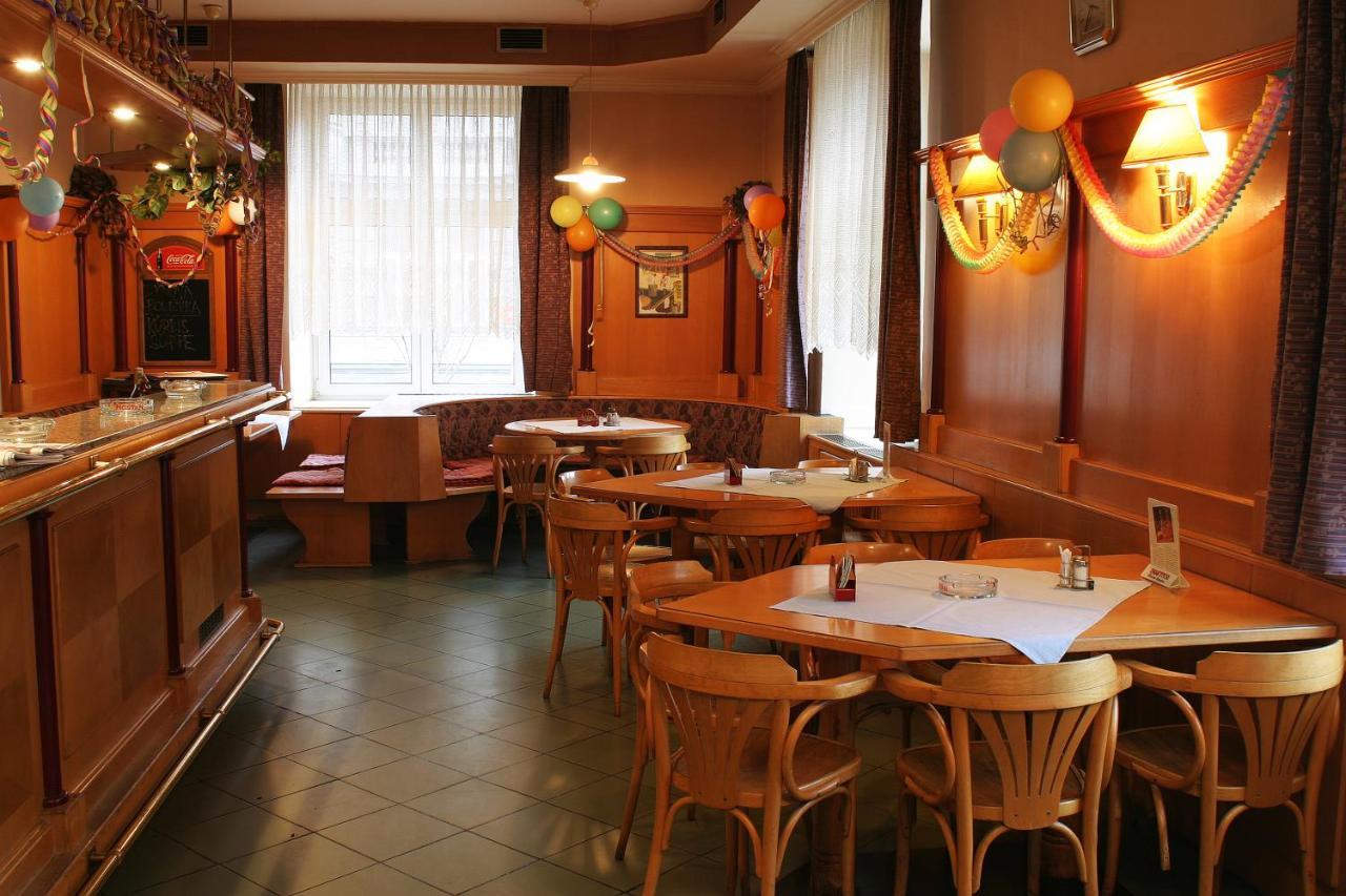 Corner Hotel U Divadla*** - Znojmo Exterior photo